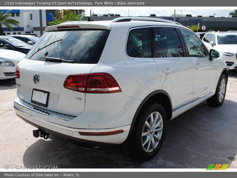 Pure White / Black Anthracite 2016 Volkswagen Touareg V6 Sport w/Technology