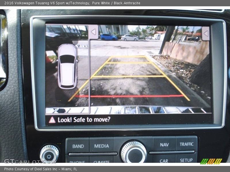 Pure White / Black Anthracite 2016 Volkswagen Touareg V6 Sport w/Technology