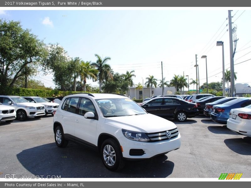 Pure White / Beige/Black 2017 Volkswagen Tiguan S