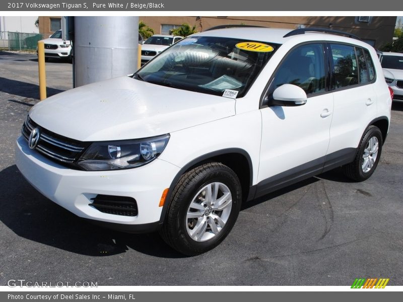 Pure White / Beige/Black 2017 Volkswagen Tiguan S