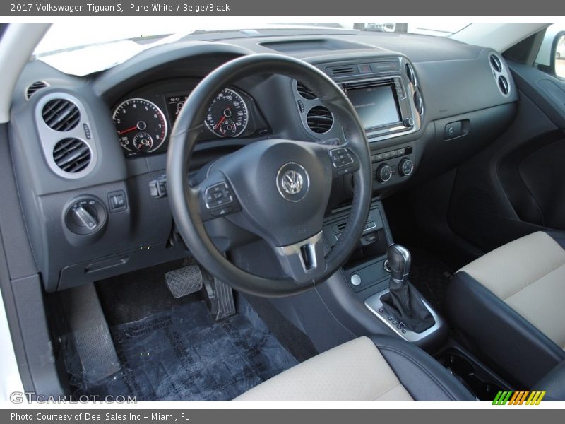 Pure White / Beige/Black 2017 Volkswagen Tiguan S