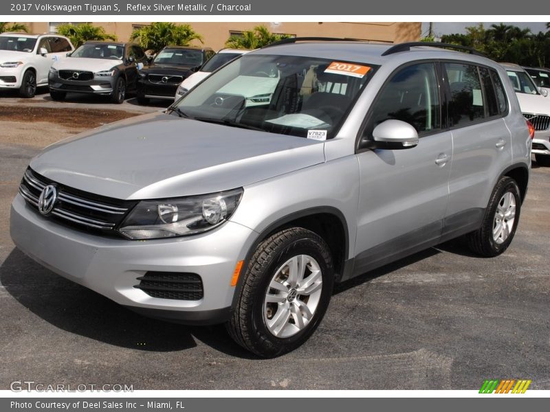 Reflex Silver Metallic / Charcoal 2017 Volkswagen Tiguan S