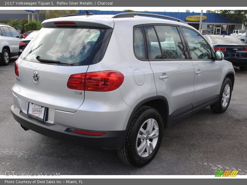 Reflex Silver Metallic / Charcoal 2017 Volkswagen Tiguan S