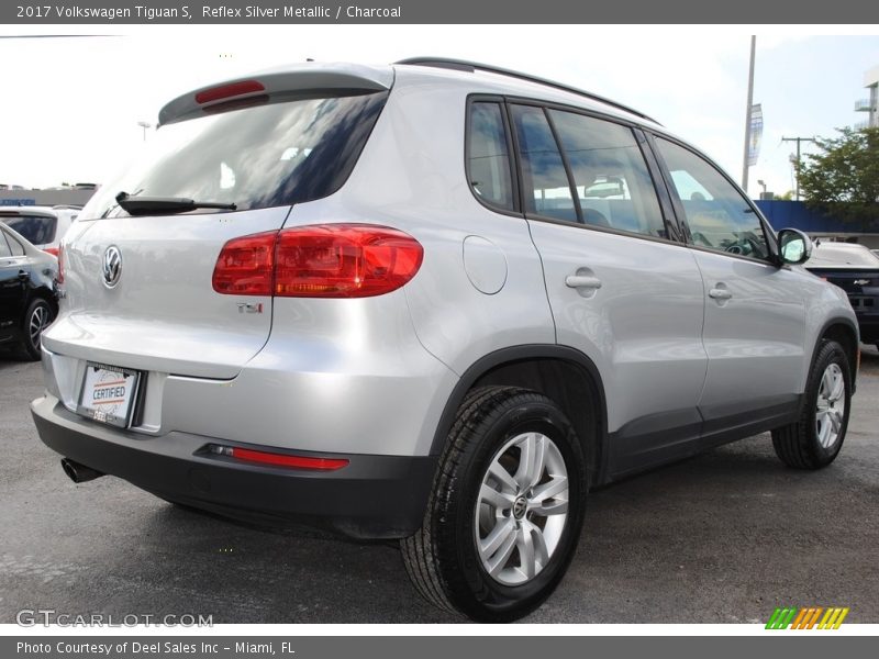 Reflex Silver Metallic / Charcoal 2017 Volkswagen Tiguan S