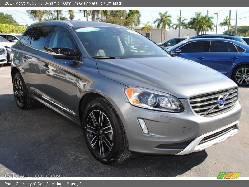Front 3/4 View of 2017 XC60 T5 Dynamic