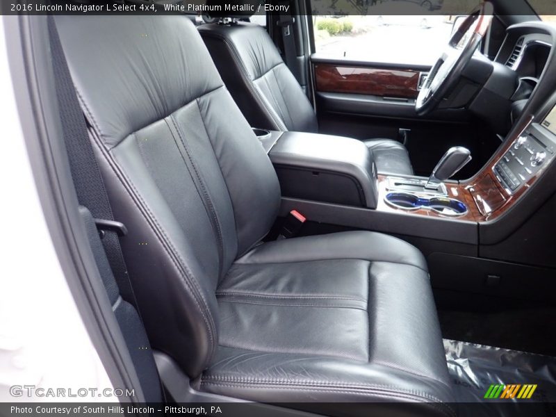 Front Seat of 2016 Navigator L Select 4x4