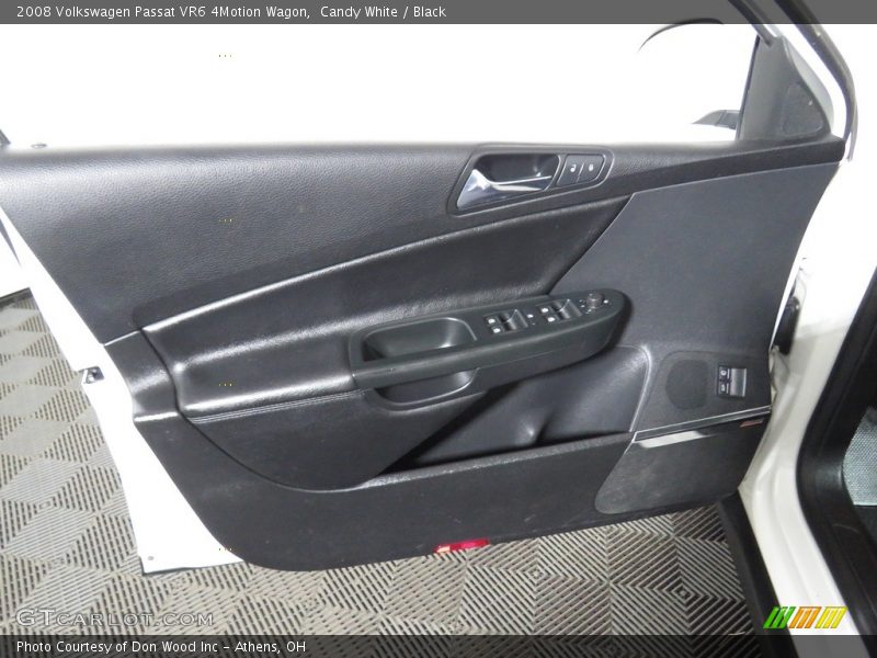 Door Panel of 2008 Passat VR6 4Motion Wagon