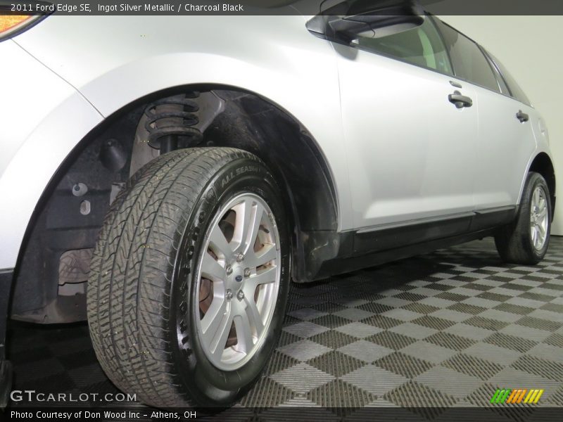 Ingot Silver Metallic / Charcoal Black 2011 Ford Edge SE