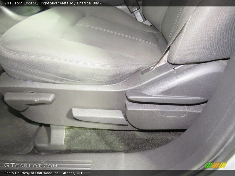 Ingot Silver Metallic / Charcoal Black 2011 Ford Edge SE