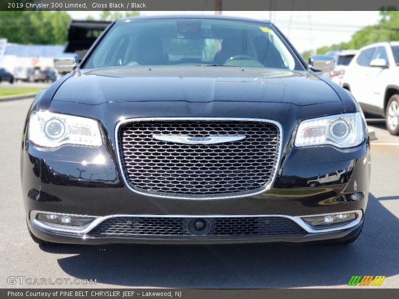 Gloss Black / Black 2019 Chrysler 300 Limited