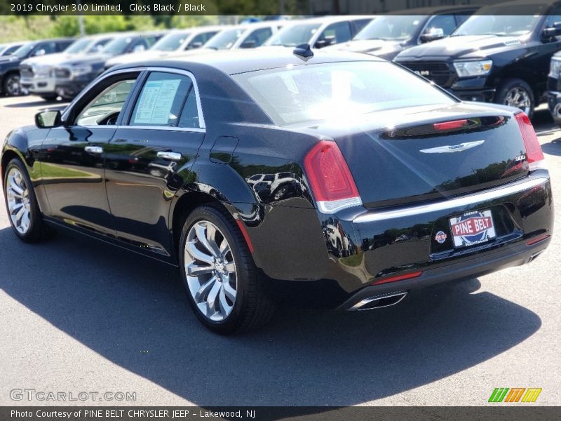 Gloss Black / Black 2019 Chrysler 300 Limited