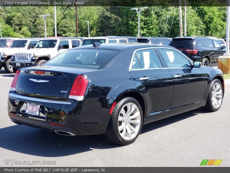 Gloss Black / Black 2019 Chrysler 300 Limited