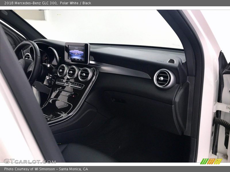 Polar White / Black 2018 Mercedes-Benz GLC 300