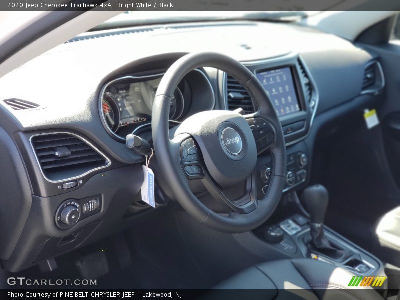 Bright White / Black 2020 Jeep Cherokee Trailhawk 4x4