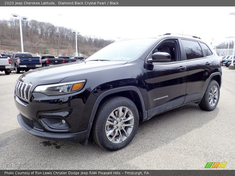 Front 3/4 View of 2020 Cherokee Latitude