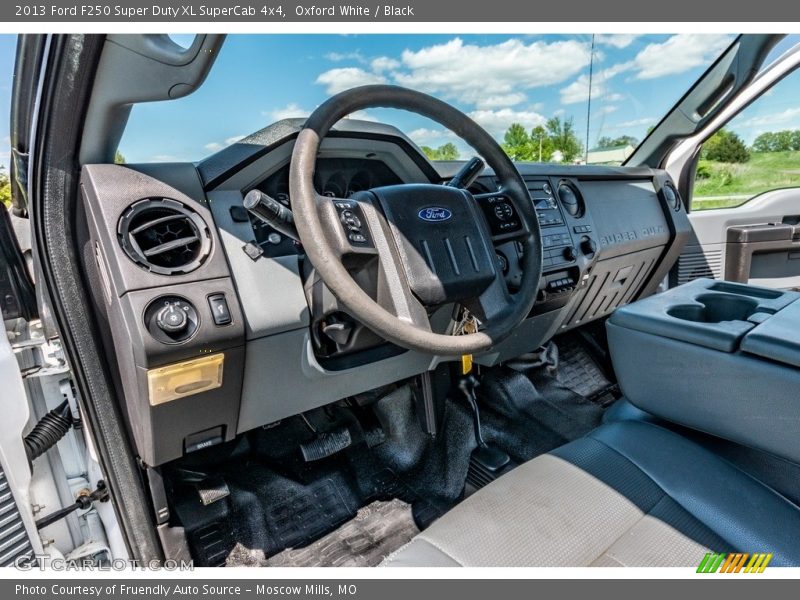 Oxford White / Black 2013 Ford F250 Super Duty XL SuperCab 4x4
