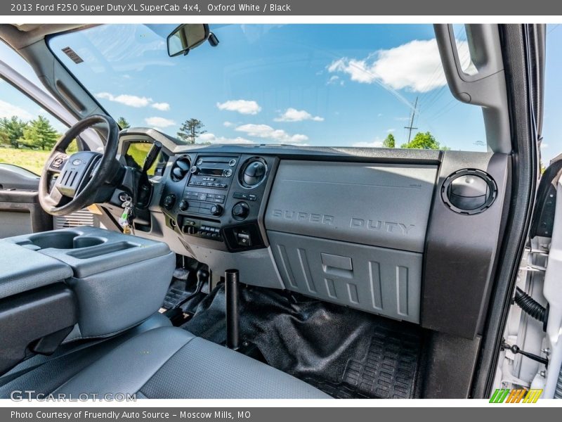 Oxford White / Black 2013 Ford F250 Super Duty XL SuperCab 4x4