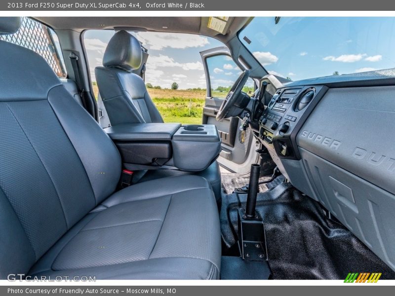 Oxford White / Black 2013 Ford F250 Super Duty XL SuperCab 4x4