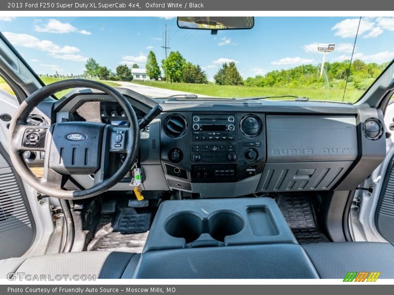 Oxford White / Black 2013 Ford F250 Super Duty XL SuperCab 4x4