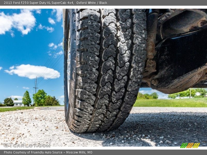 Oxford White / Black 2013 Ford F250 Super Duty XL SuperCab 4x4