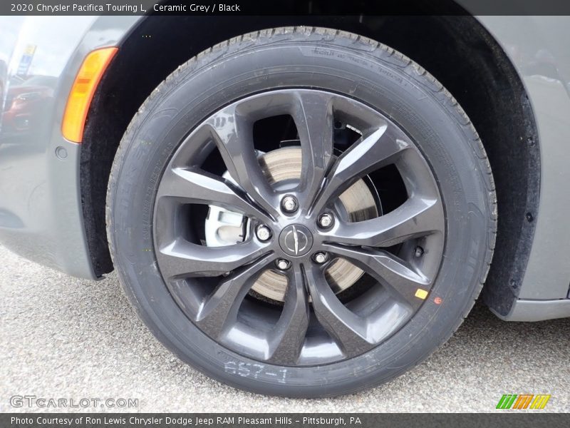 Ceramic Grey / Black 2020 Chrysler Pacifica Touring L