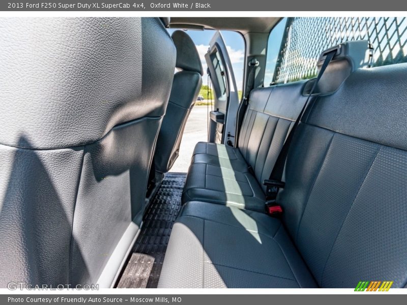 Oxford White / Black 2013 Ford F250 Super Duty XL SuperCab 4x4