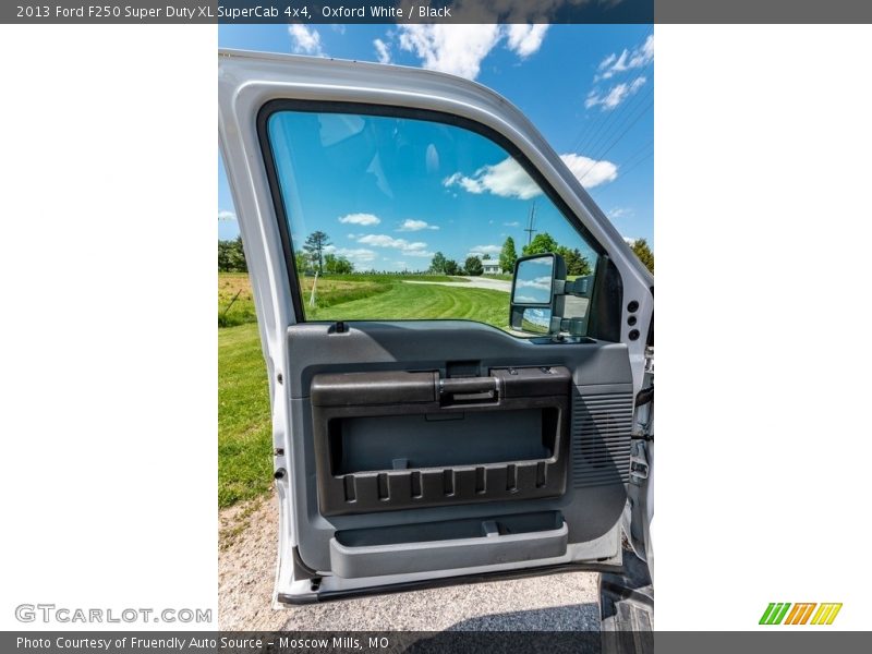 Oxford White / Black 2013 Ford F250 Super Duty XL SuperCab 4x4