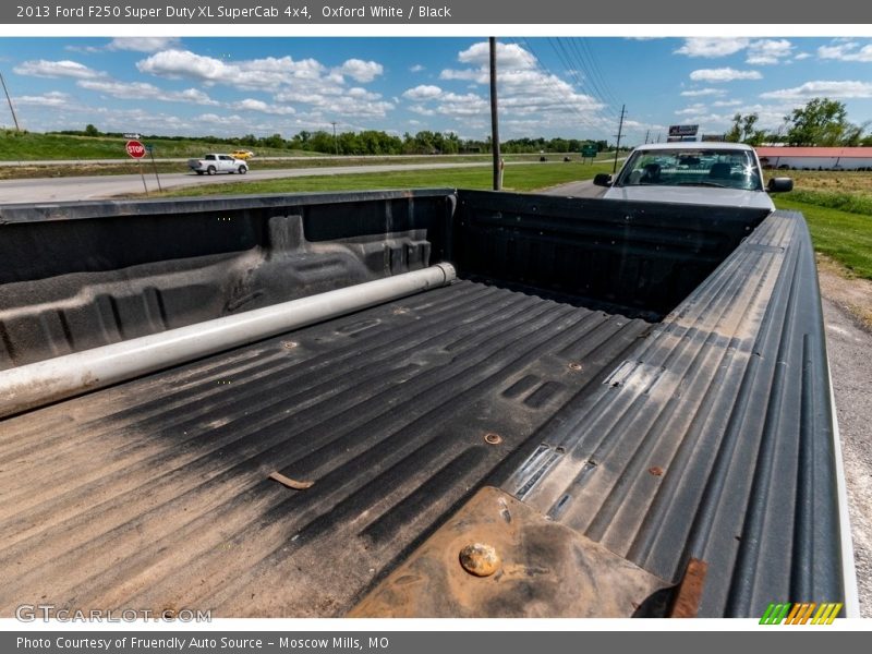 Oxford White / Black 2013 Ford F250 Super Duty XL SuperCab 4x4