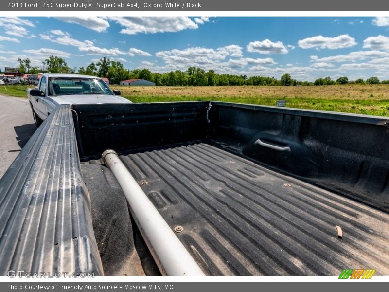 Oxford White / Black 2013 Ford F250 Super Duty XL SuperCab 4x4