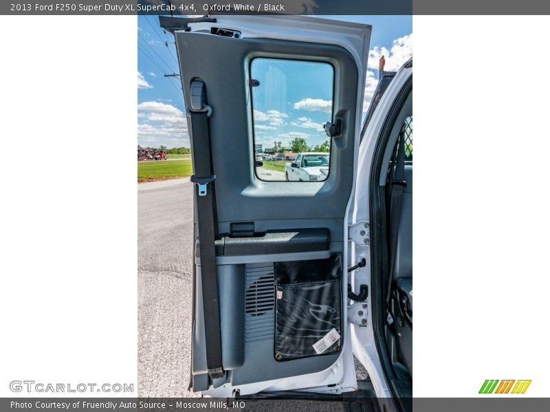 Oxford White / Black 2013 Ford F250 Super Duty XL SuperCab 4x4