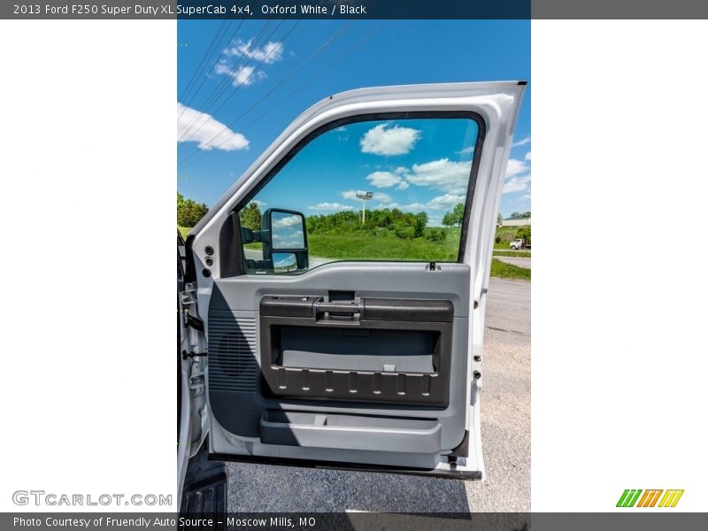 Oxford White / Black 2013 Ford F250 Super Duty XL SuperCab 4x4