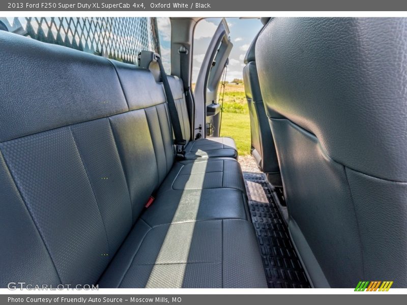 Oxford White / Black 2013 Ford F250 Super Duty XL SuperCab 4x4