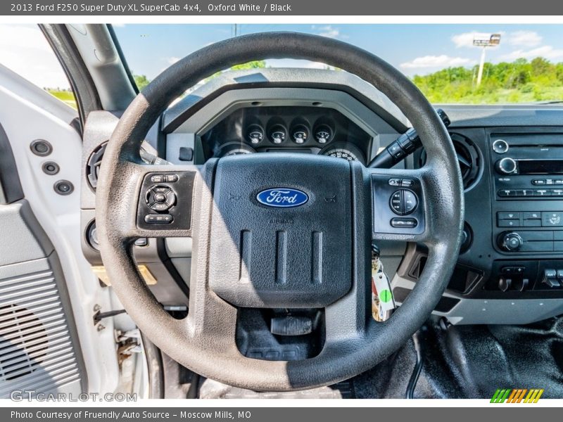 Oxford White / Black 2013 Ford F250 Super Duty XL SuperCab 4x4