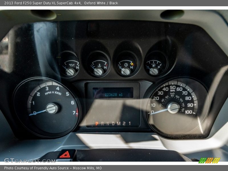 Oxford White / Black 2013 Ford F250 Super Duty XL SuperCab 4x4