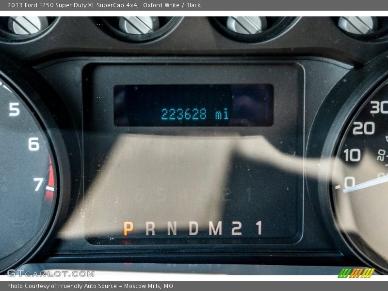 Oxford White / Black 2013 Ford F250 Super Duty XL SuperCab 4x4