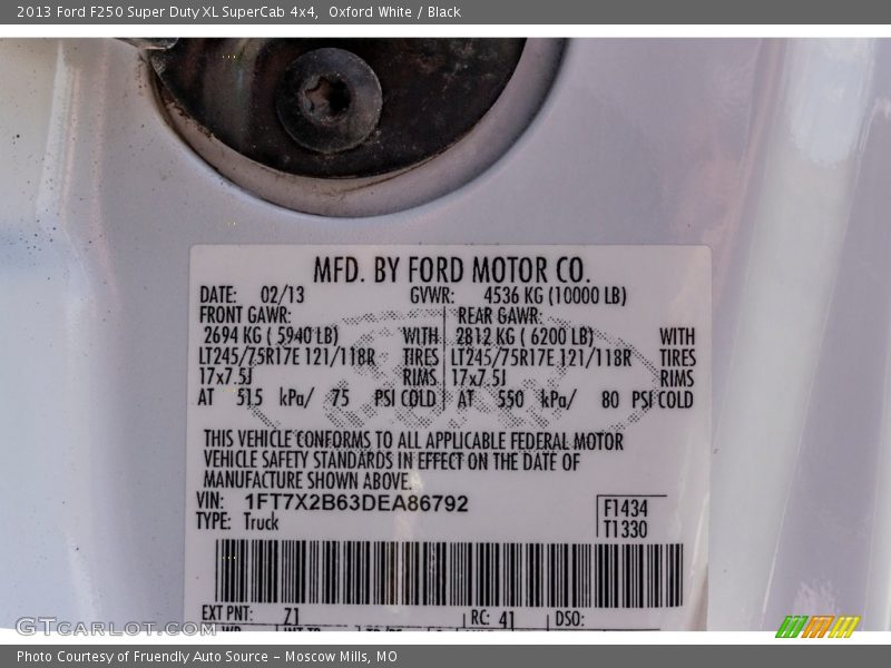 Oxford White / Black 2013 Ford F250 Super Duty XL SuperCab 4x4
