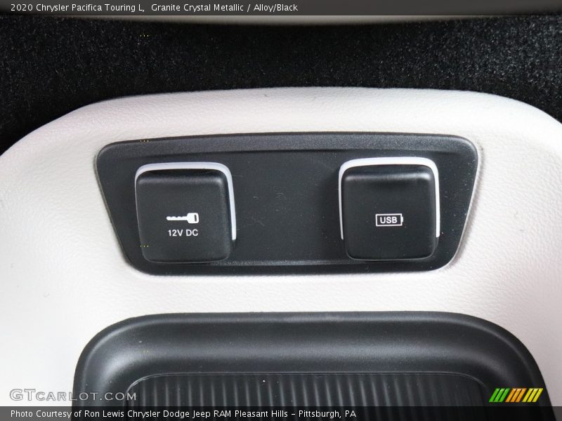 Granite Crystal Metallic / Alloy/Black 2020 Chrysler Pacifica Touring L