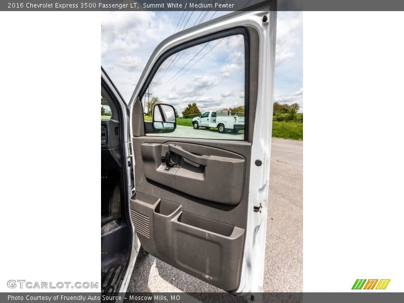 Summit White / Medium Pewter 2016 Chevrolet Express 3500 Passenger LT
