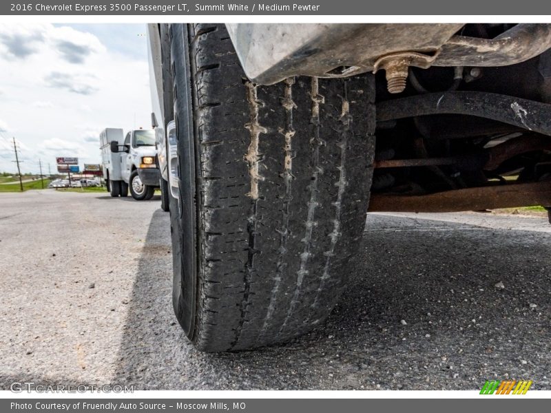 Summit White / Medium Pewter 2016 Chevrolet Express 3500 Passenger LT