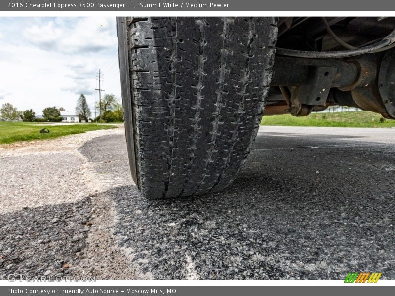 Summit White / Medium Pewter 2016 Chevrolet Express 3500 Passenger LT