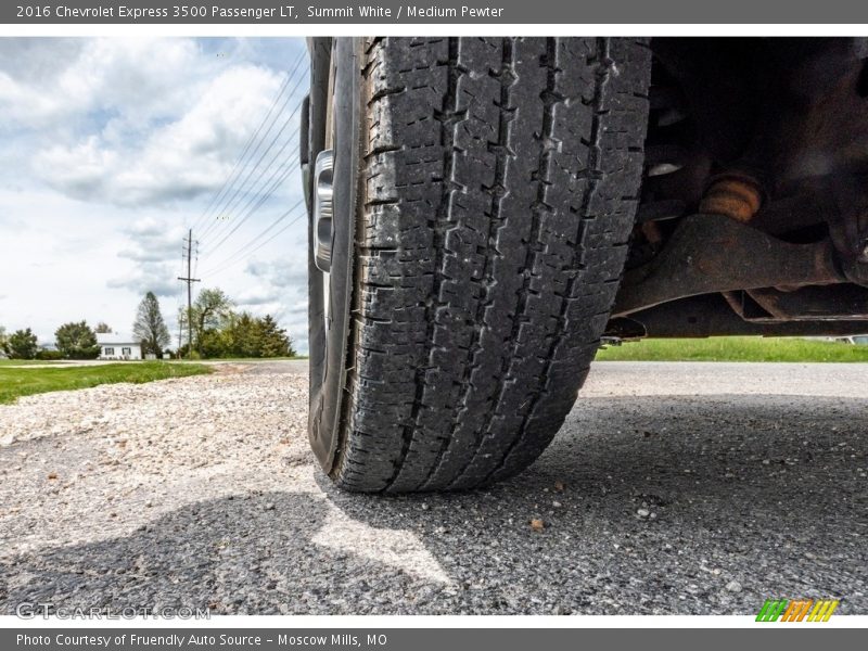 Summit White / Medium Pewter 2016 Chevrolet Express 3500 Passenger LT