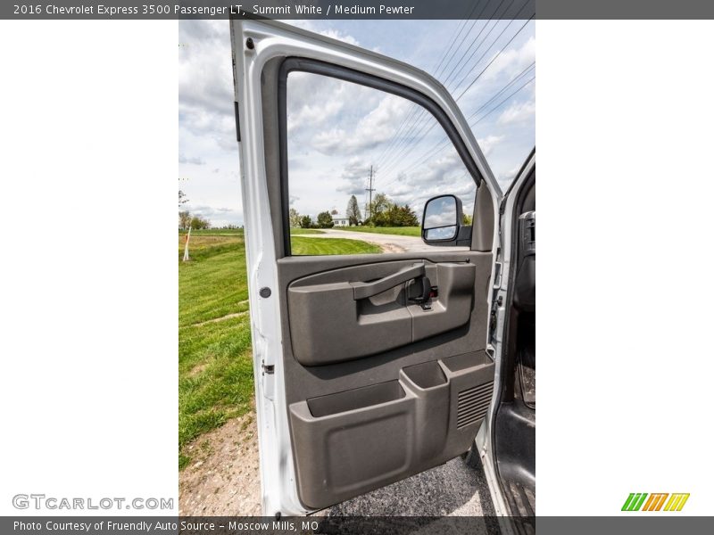 Summit White / Medium Pewter 2016 Chevrolet Express 3500 Passenger LT