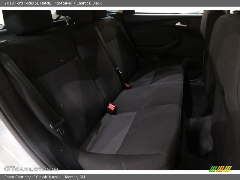Ingot Silver / Charcoal Black 2018 Ford Focus SE Hatch
