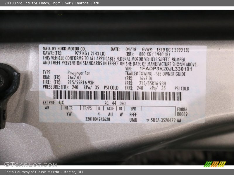 Ingot Silver / Charcoal Black 2018 Ford Focus SE Hatch