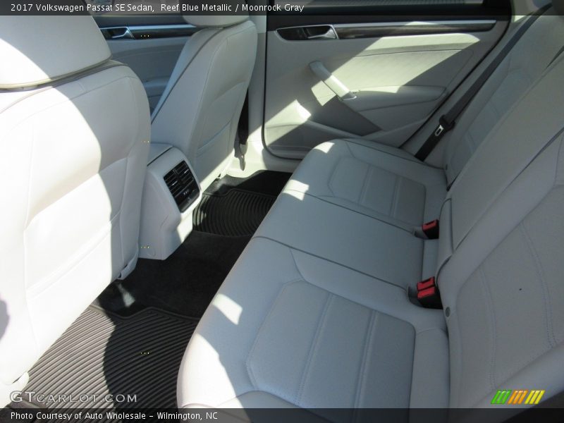 Reef Blue Metallic / Moonrock Gray 2017 Volkswagen Passat SE Sedan