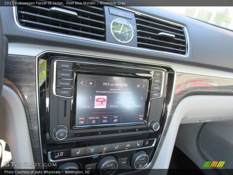Reef Blue Metallic / Moonrock Gray 2017 Volkswagen Passat SE Sedan