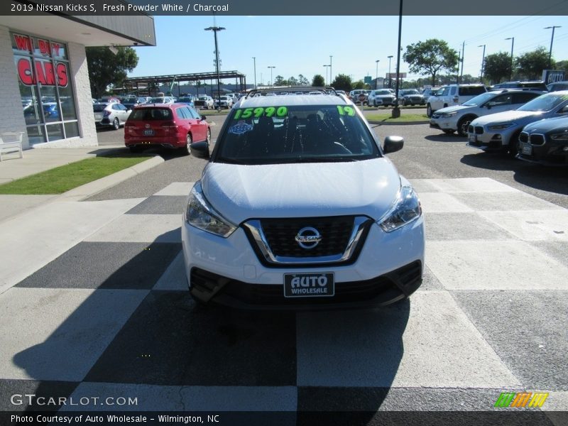 Fresh Powder White / Charcoal 2019 Nissan Kicks S