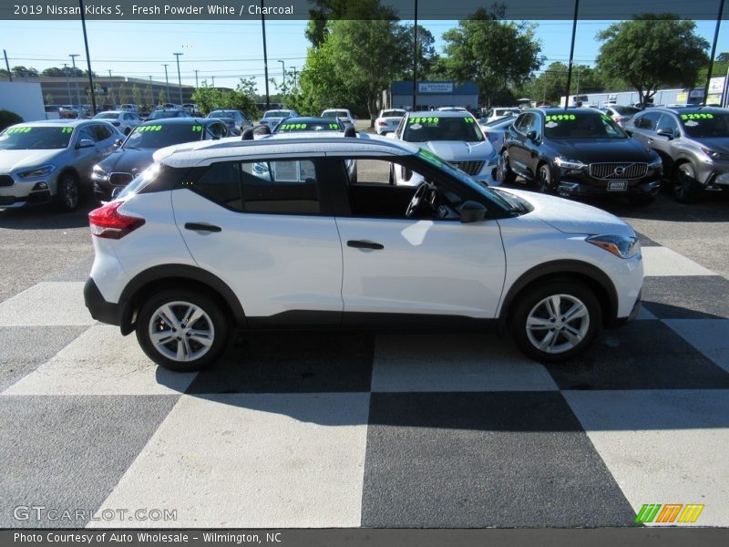 Fresh Powder White / Charcoal 2019 Nissan Kicks S