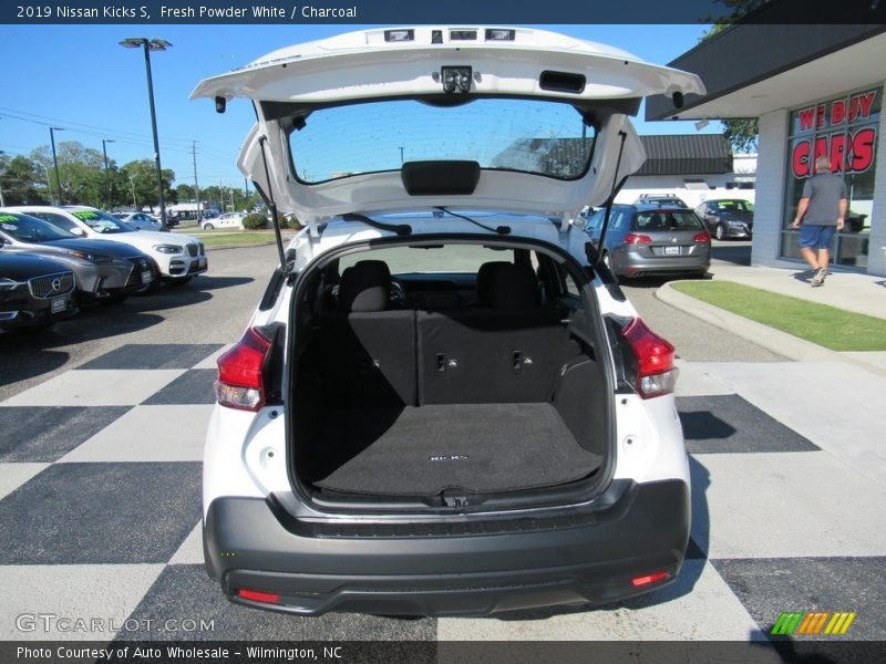 Fresh Powder White / Charcoal 2019 Nissan Kicks S