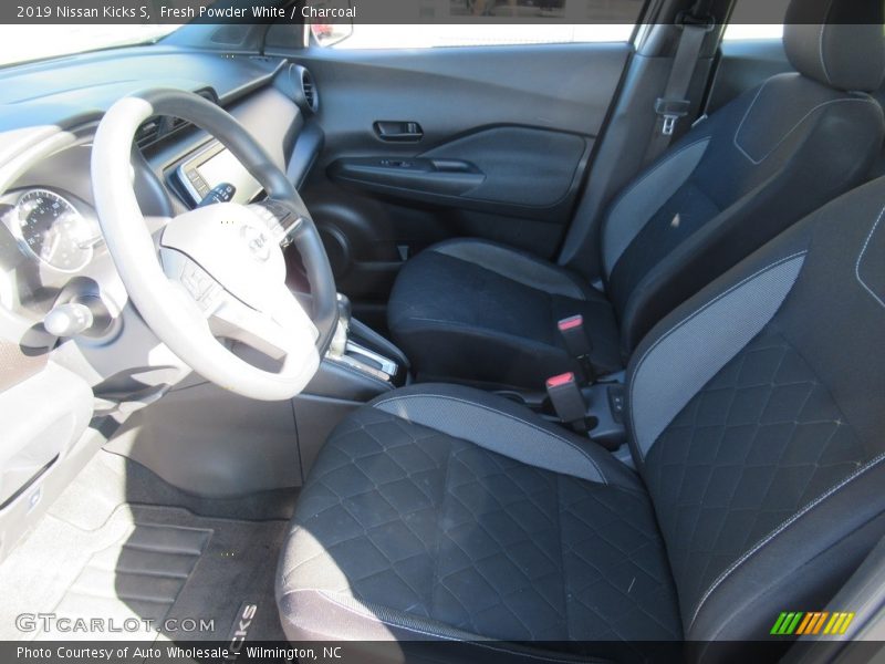 Fresh Powder White / Charcoal 2019 Nissan Kicks S